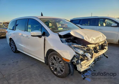 2025 Honda Odyssey Touring z USA, uszkodzony, nr VIN 5FNRL6H87SB055528